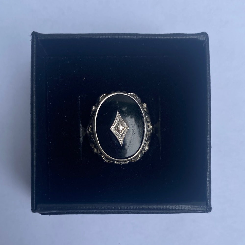 Mourning Ring with small diamond
